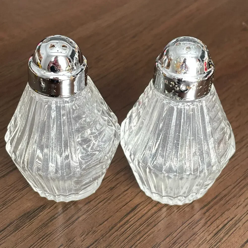 Vintage Anchor Hocking Clear Ribbed Glass Salt & Pepper Shakers Beehive Cut READ